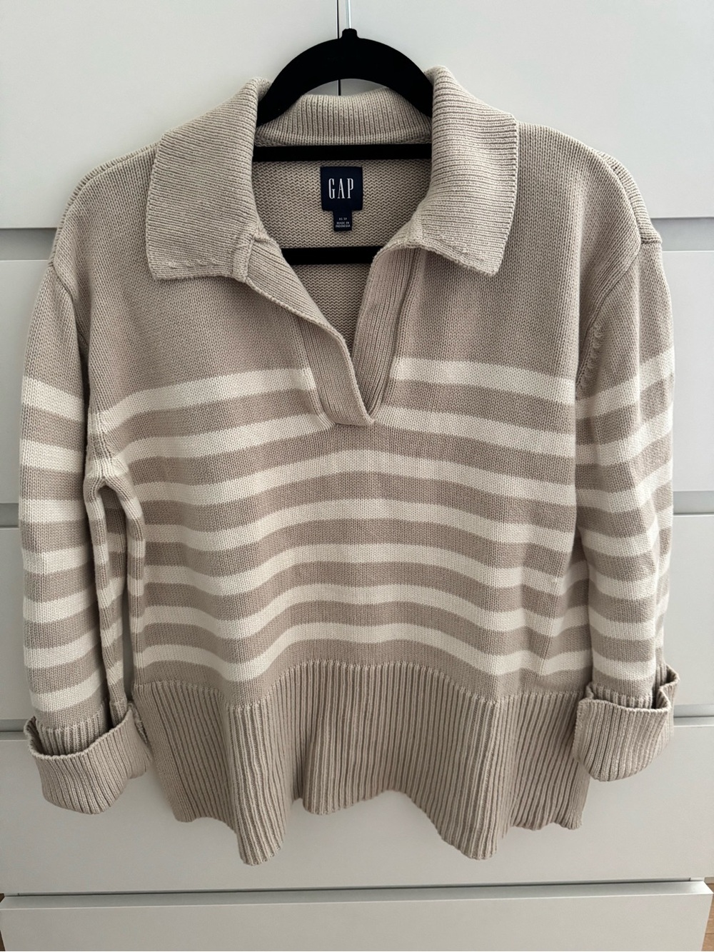 GAP 100% Cotton Women's Striped V-Neck Polo Sweater in Beige and Cream